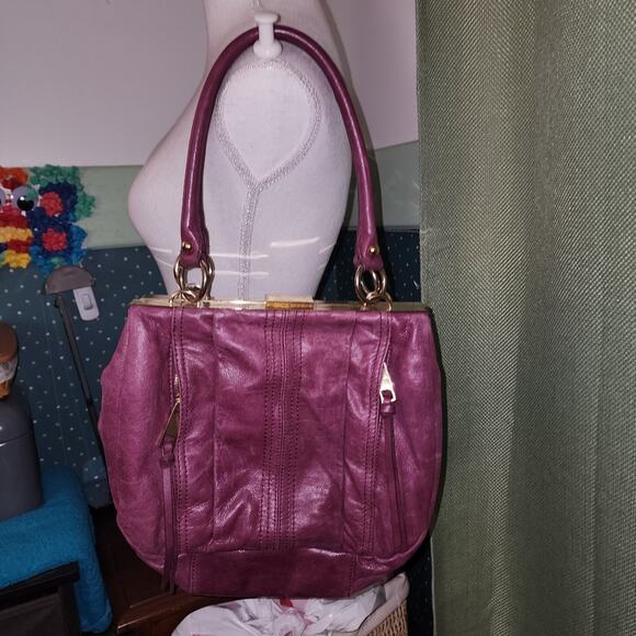 STEVE MADDEN GUC LEATHER KISSLOCK SHOULDER BAG